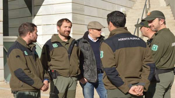 Un grupo de agentes rurales este miércoles en la Audiencia de Lleida Un grupo de agentes rurales este miércoles en la Audiencia de Lleida