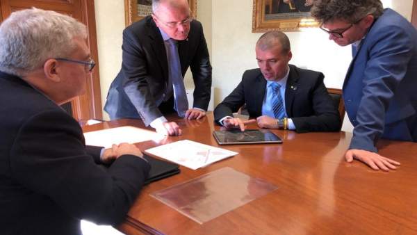 Reunión del pte del Puerto de Tarragona, Josep Maria Cruset, con el ayto de Reus Reunión del pte del Puerto de Tarragona, Josep Maria Cruset, con el ayto de Reus