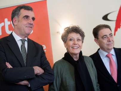 Rosa María Mateo acompañada del director de RTVE-Cataluña