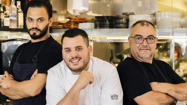 Cocineros del restaurante la Xarxa en Barcelona. Cocineros del restaurante la Xarxa en Barcelona.