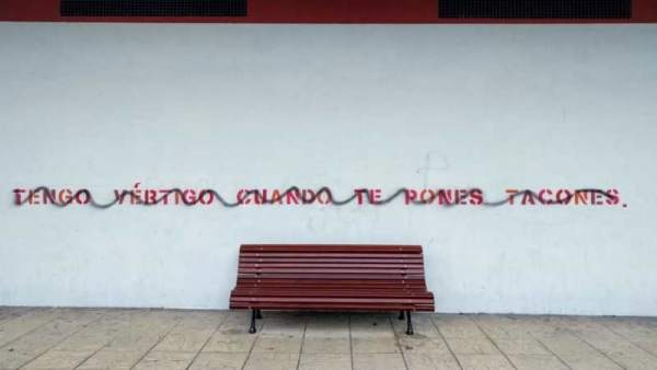 Los vándalos tachan versos callejeros en Soria. 10-1-2019 Los vándalos tachan versos callejeros en Soria. 10-1-2019