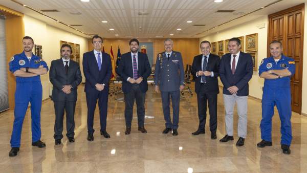 Imagen de la reunión para analizar los detalles del acto de homenaje Imagen de la reunión para analizar los detalles del acto de homenaje