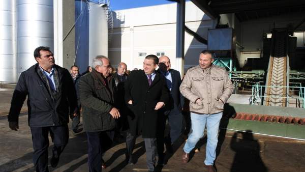 Francisco Martínez Arroyo visita la Almazara del Grupo Montes Norte Francisco Martínez Arroyo visita la Almazara del Grupo Montes Norte