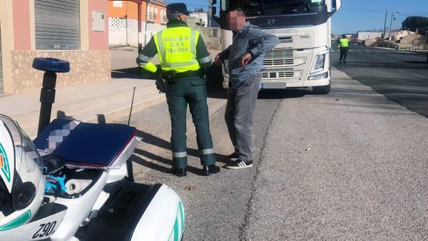 Guardia Civil detiene al conductor de un vehículo articulado de 40 toneladas Guardia Civil detiene al conductor de un vehículo articulado de 40 toneladas