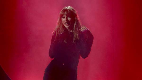 Taylor Swift durante una actuación Taylor Swift durante una actuación