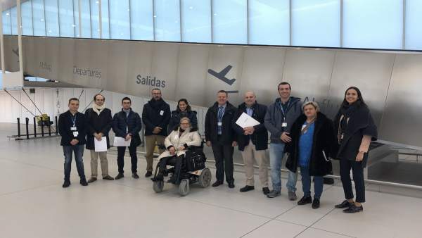 Una delegación del CERMI en el nuevo aeropuerto Una delegación del CERMI en el nuevo aeropuerto