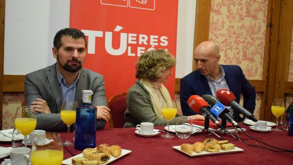 León.- Tudanca, Carcedo y José Antonio Díez León.- Tudanca, Carcedo y José Antonio Díez