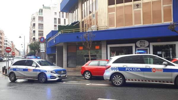 La Policía Municipal detiene a dos personas e identifica a 13 en Deusto La Policía Municipal detiene a dos personas e identifica a 13 en Deusto