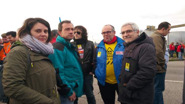 Gaspar Llamazares junto a otros participantes en la movilización de Alcoa. Gaspar Llamazares junto a otros participantes en la movilización de Alcoa.