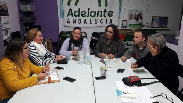 Reunión entre Aguilera y afectados por cierre de iDental Reunión entre Aguilera y afectados por cierre de iDental