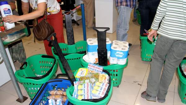 Comida del economato de la asociación Resurgir Comida del economato de la asociación Resurgir