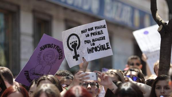 MANIFESTACIÓN DE ESTUDIANTES CONTRA LA SENTENCIA DE LA MANADA MANIFESTACIÓN DE ESTUDIANTES CONTRA LA SENTENCIA DE LA MANADA