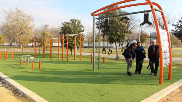 Nuevo circuito de gimnasia en el Parque Vega de Triana Nuevo circuito de gimnasia en el Parque Vega de Triana