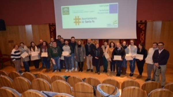 Entrega de acreditaciones a participantes de los planes EmpleoJoven y Empleo30+ Entrega de acreditaciones a participantes de los planes EmpleoJoven y Empleo30+