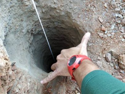 Un pozo de 25 centímetros de diámetro