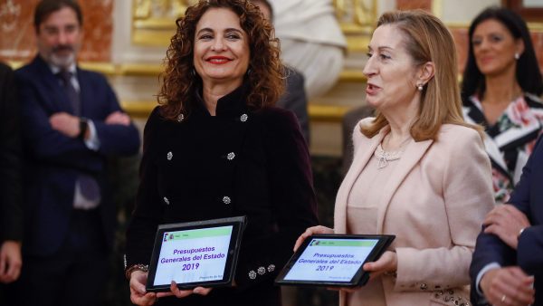 Montero entrega los Presupuestos 2019 Montero entrega los Presupuestos 2019