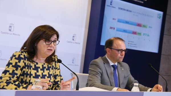 La directora del Sescam, Regina Leal, en rueda de prensa La directora del Sescam, Regina Leal, en rueda de prensa