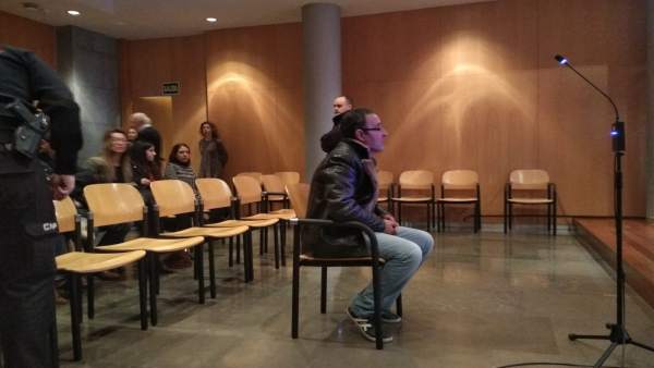 El acusado del crimen de Salesas durante la primera jornada de juicio. El acusado del crimen de Salesas durante la primera jornada de juicio.