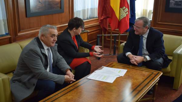 Reunión entre el Ayuntamiento de León y el de San Andrés del Rabanedo. Reunión entre el Ayuntamiento de León y el de San Andrés del Rabanedo.