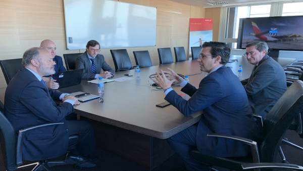 Reunión del Ayuntamiento y la Diputación de Granada con Iberia Reunión del Ayuntamiento y la Diputación de Granada con Iberia