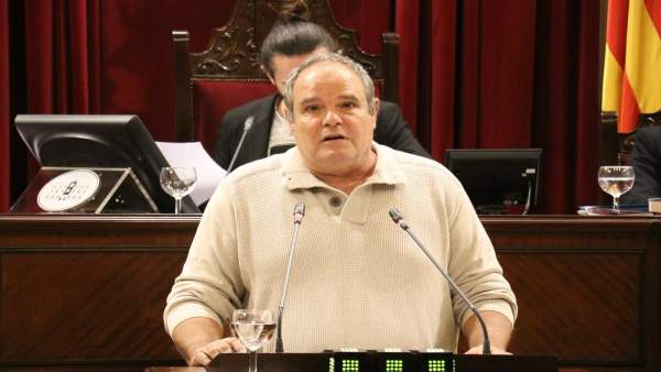 El diputado de Podemos, Aitor Morrás, en el pleno del Parlament El diputado de Podemos, Aitor Morrás, en el pleno del Parlament