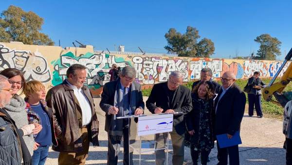 Firma de convenio entre el Ayuntamiento y la Autoridad Portuaria Firma de convenio entre el Ayuntamiento y la Autoridad Portuaria