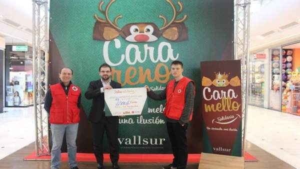 Entrega del cheque con el importe de la donación, 14-1-19 Entrega del cheque con el importe de la donación, 14-1-19
