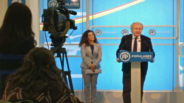 Diputados del PP Emilio del Río y Mar Cotelo en comparecencia de prensa Diputados del PP Emilio del Río y Mar Cotelo en comparecencia de prensa