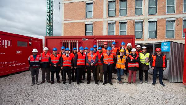 El Comité de las Regiones de la UE visita viviendas Passivhaus en Navarra. El Comité de las Regiones de la UE visita viviendas Passivhaus en Navarra.