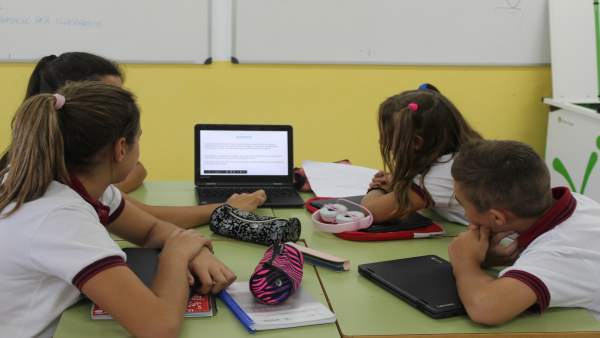 Niños en el colegio Niños en el colegio