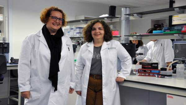 Maria José Gosalbes y Pilar Francino en estudio de Fisabio Maria José Gosalbes y Pilar Francino en estudio de Fisabio