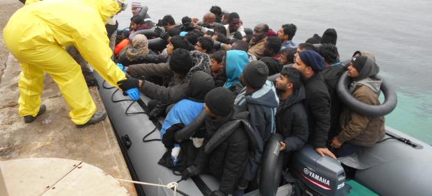 Llegada de una patera a la isla de Alborán