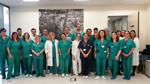 Equipo de profesionales del Servicio de Medicina Intensiva del H. Santa Lucía Equipo de profesionales del Servicio de Medicina Intensiva del H. Santa Lucía