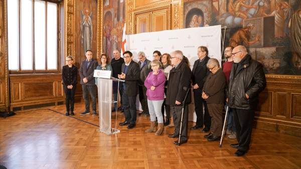 Celebración del inicio del trámite para retirar diez medallas franquistas. Celebración del inicio del trámite para retirar diez medallas franquistas.