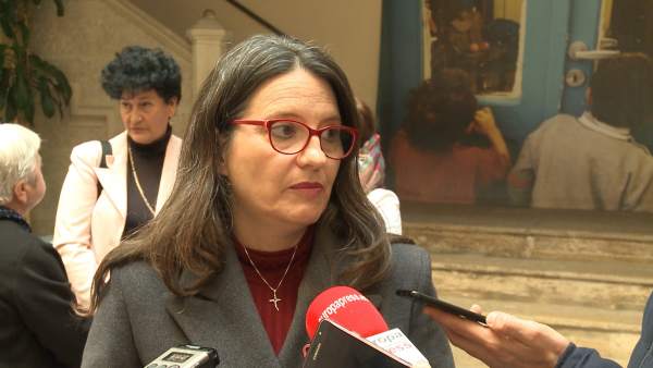 Oltra atiende a Europa Press tras la reunión Oltra atiende a Europa Press tras la reunión