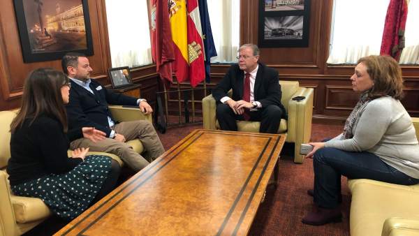 Reunión entre Ayuntamiento y Autismo León. Reunión entre Ayuntamiento y Autismo León.