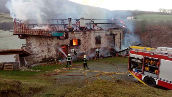 Incendio en un caserío de Erratzu Incendio en un caserío de Erratzu