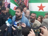 Óscar Reina, el portavoz del SAT antes de la concentración rodeando el parlamento andaluz