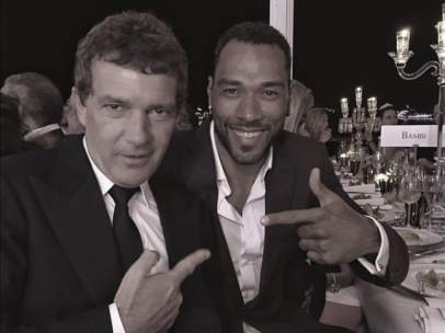 John Carew posa con Antonio Banderas en el Festival de Cannes.