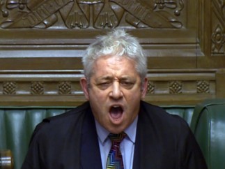 El Parlamento británico rechaza el acuerdo del "brexit" de May.