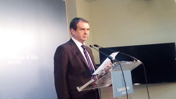 Caballero cifra en 20 millones los ingresos por las luces Caballero cifra en 20 millones los ingresos por las luces