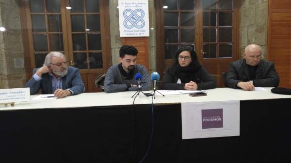 Borja San Román con otros integrantes de Podemos Borja San Román con otros integrantes de Podemos