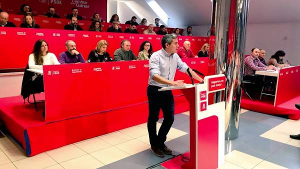 Zuloaga interviene ante el Comité Regional del PSOE Zuloaga interviene ante el Comité Regional del PSOE