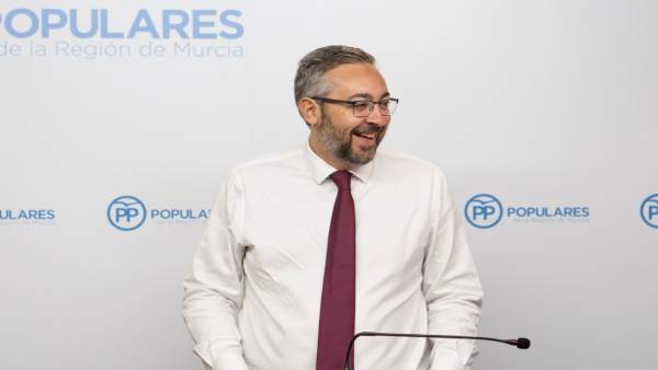 El portavoz del Grupo Parlamentario Popular, Víctor Martínez El portavoz del Grupo Parlamentario Popular, Víctor Martínez