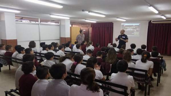 Una sesión del programa Agente Tutor de la Policía Local Una sesión del programa Agente Tutor de la Policía Local