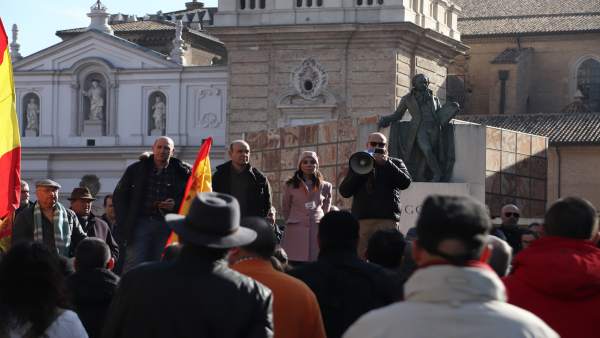 Concentración de Vox en la plaza del Pilar Concentración de Vox en la plaza del Pilar