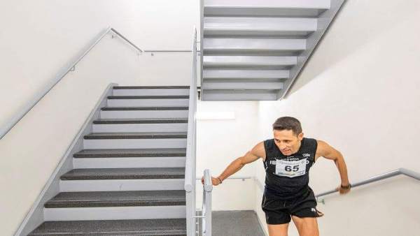 David Robles intentará batir el récord Guinness subiendo escaleras David Robles intentará batir el récord Guinness subiendo escaleras