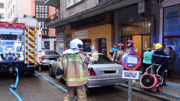 Valladolid.- Bomberos actúan en el edificio de la calle Galatea Valladolid.- Bomberos actúan en el edificio de la calle Galatea