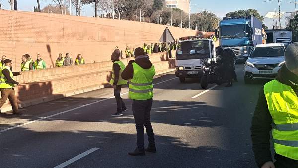 Protesta de los taxis de Barcelona en la Ronda Litoral. Protesta de los taxis de Barcelona en la Ronda Litoral.