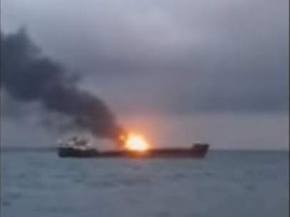 Captura incendio dos barcos estrecho Kerch.